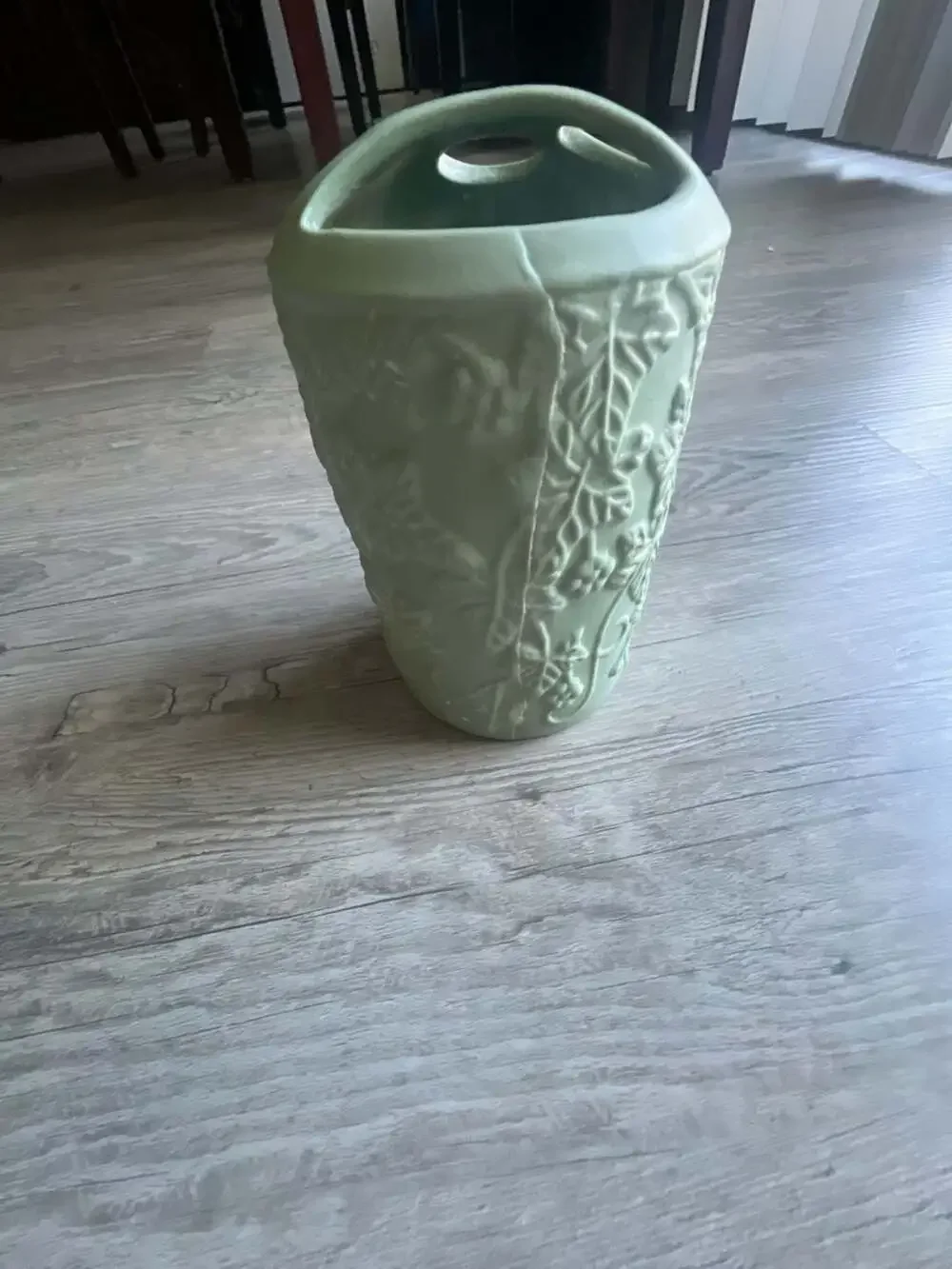Vintage Green Ceramic Toothbrush Holder with Cameo and Ivy Leaf Décor
